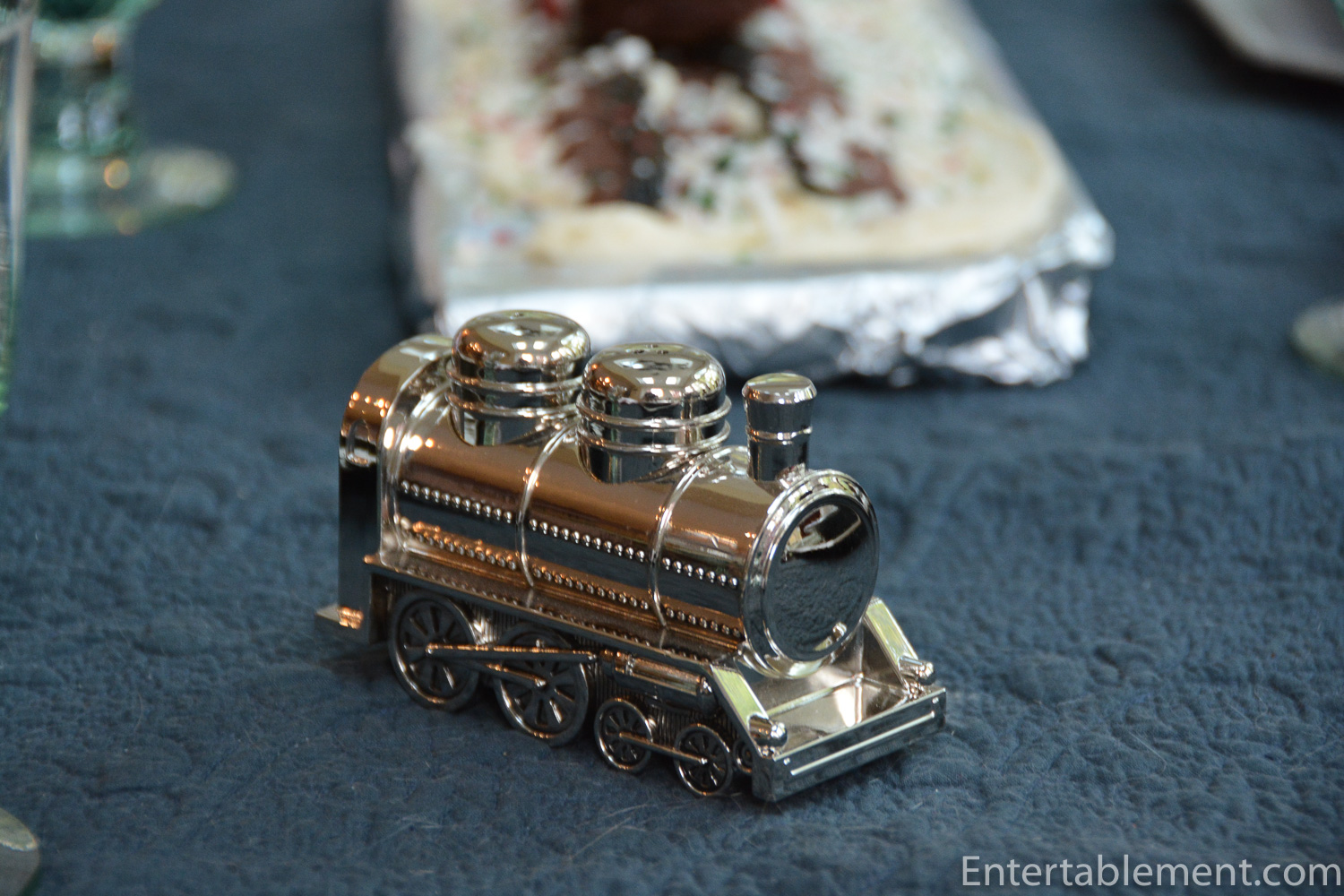New Pottery Barn Holiday Christmas TRAIN Locomotive Salt & Pepper Shaker Set