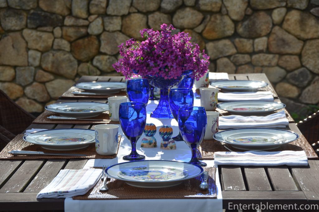 Outdoor table set with Le Balón Villleroy & Boch cobalt glasses