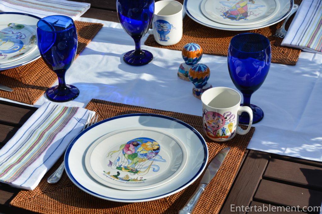 Outdoor table set with Le Balón Villleroy & Boch cobalt glasses