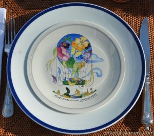 Outdoor table set with Le Balón Villleroy & Boch cobalt glasses